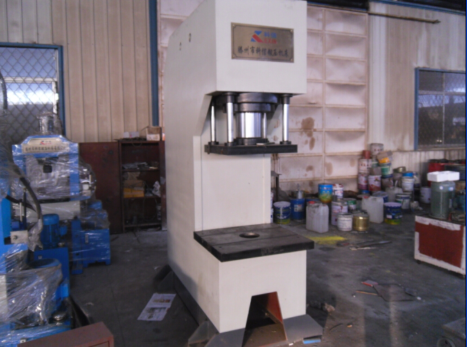 單臂液壓機(jī) 單臂液壓機(jī)