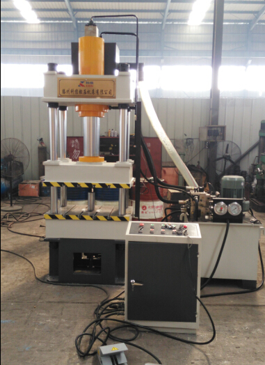 三梁四柱液壓機(jī) 三梁四柱液壓機(jī)