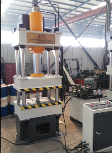 四柱液壓機(jī) 四柱液壓機(jī)