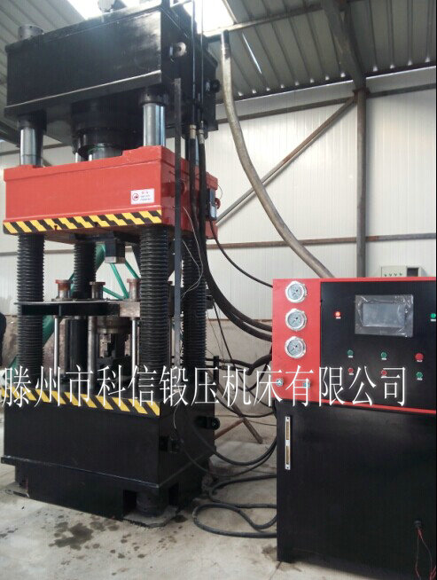 四柱液壓機(jī) 四柱液壓機(jī)