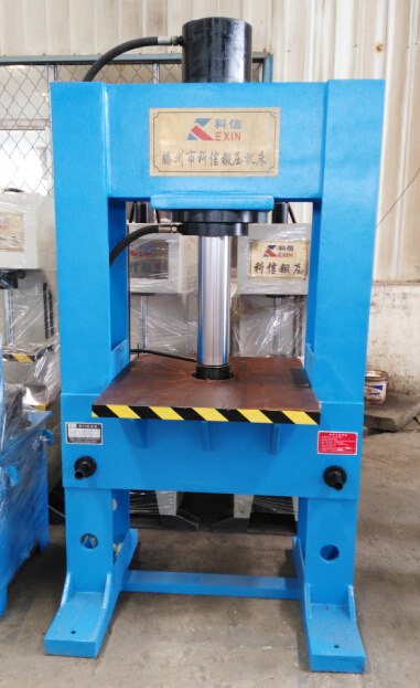 100噸液壓機(jī) 100噸液壓機(jī)