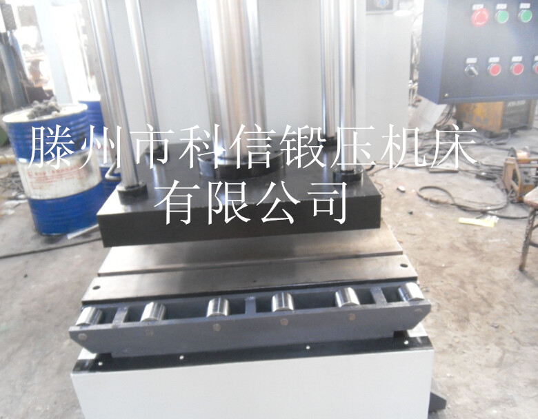 導(dǎo)柱式液壓機(jī) 導(dǎo)柱式液壓機(jī)